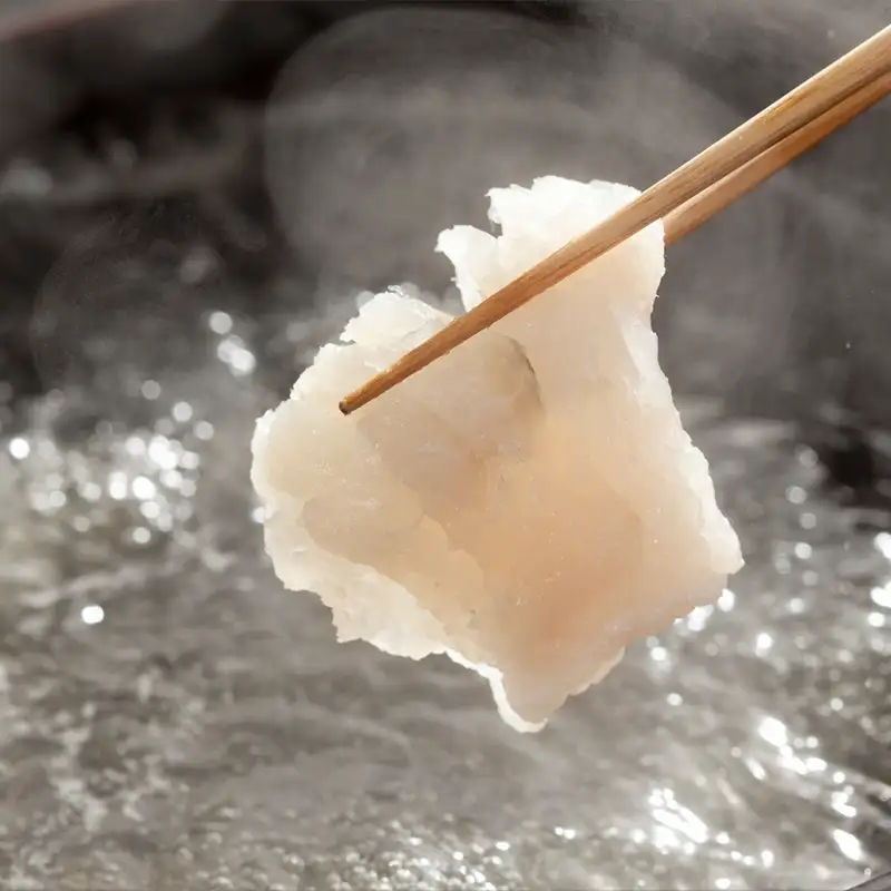 夏の京都を代表する味覚「ハモの湯引き（落とし）」をご用意しました。梅肉や酢味噌で、涼やかな旬の旨みを寿司割烹ならではの一品としてお楽しみください。